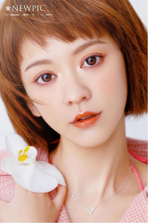 新澳2025天天正版资料和陈意涵医美后脸歪了与陈意涵的脸