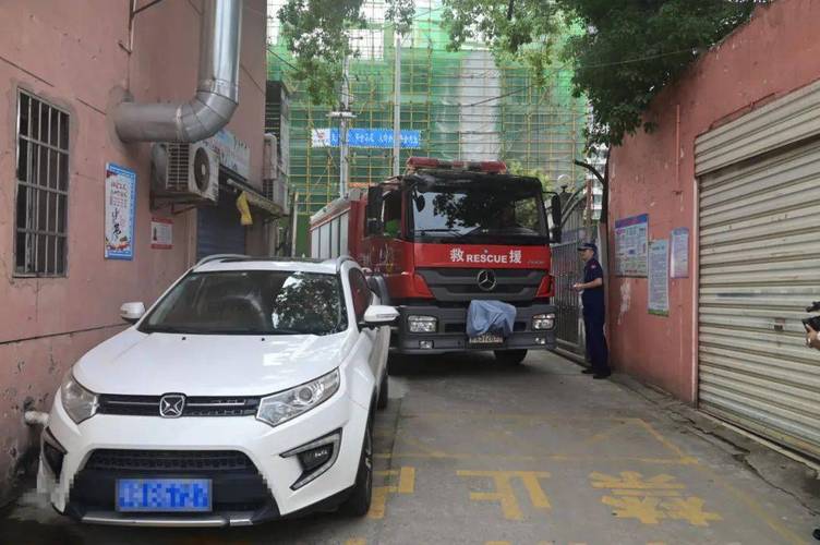 新澳2025天天正版资料和违停车堵消防车被掀与堵住消防车的违停车辆如何处理